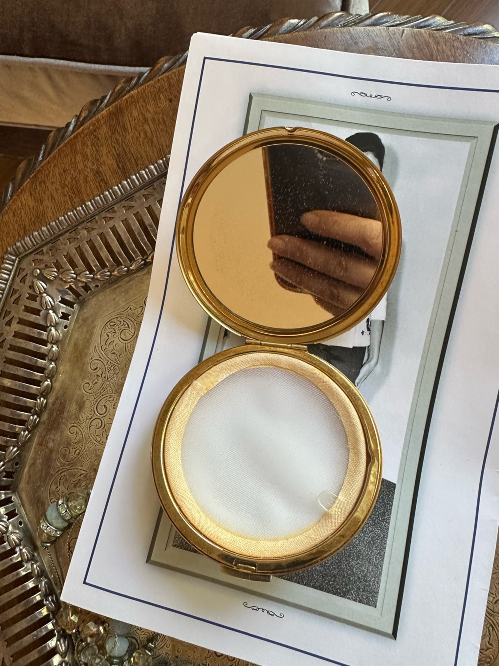 Vintage Stratton Compact - Picture 6 of 8